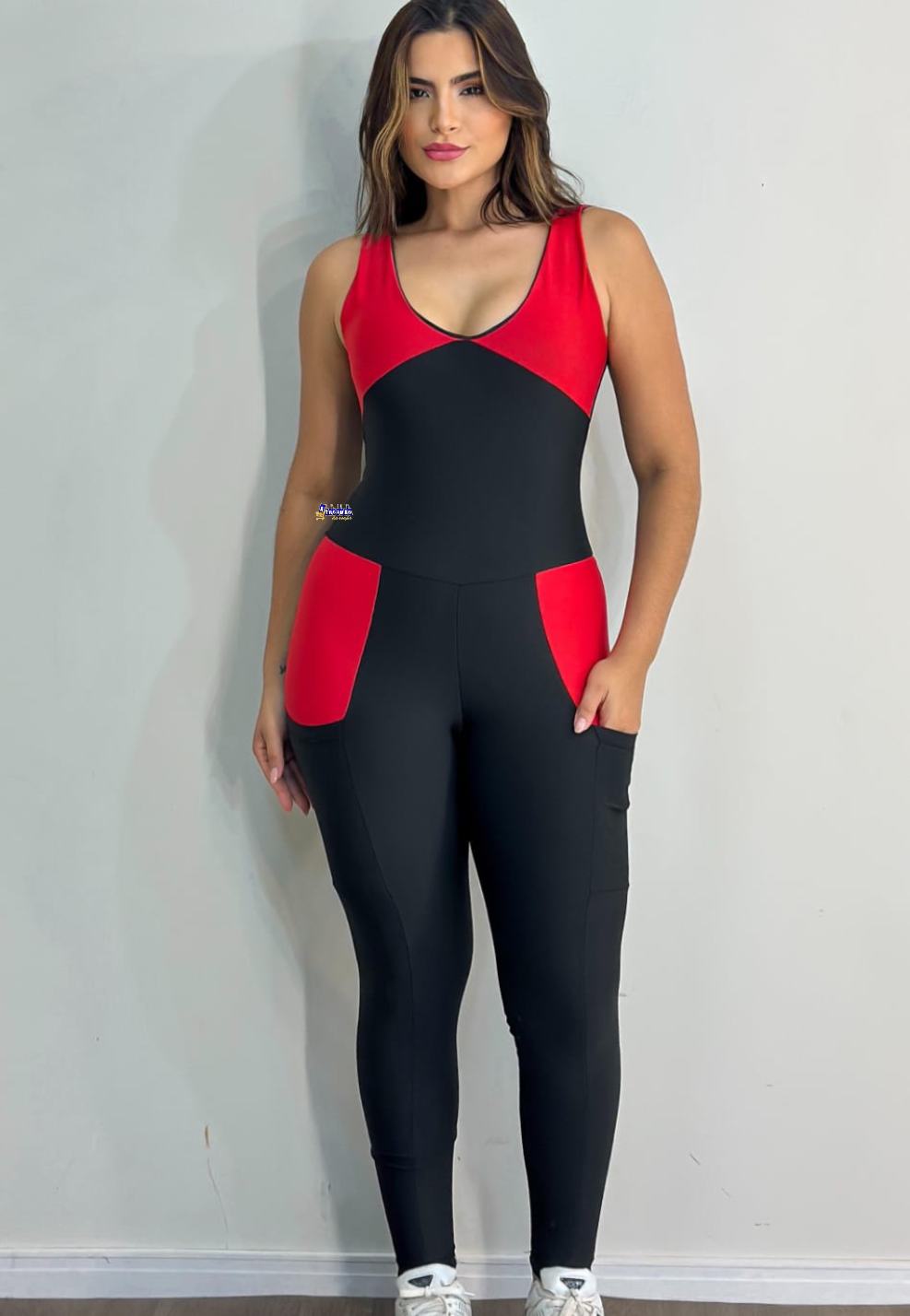 Macacão Fitness Longo Com Detalhes E Bolsos