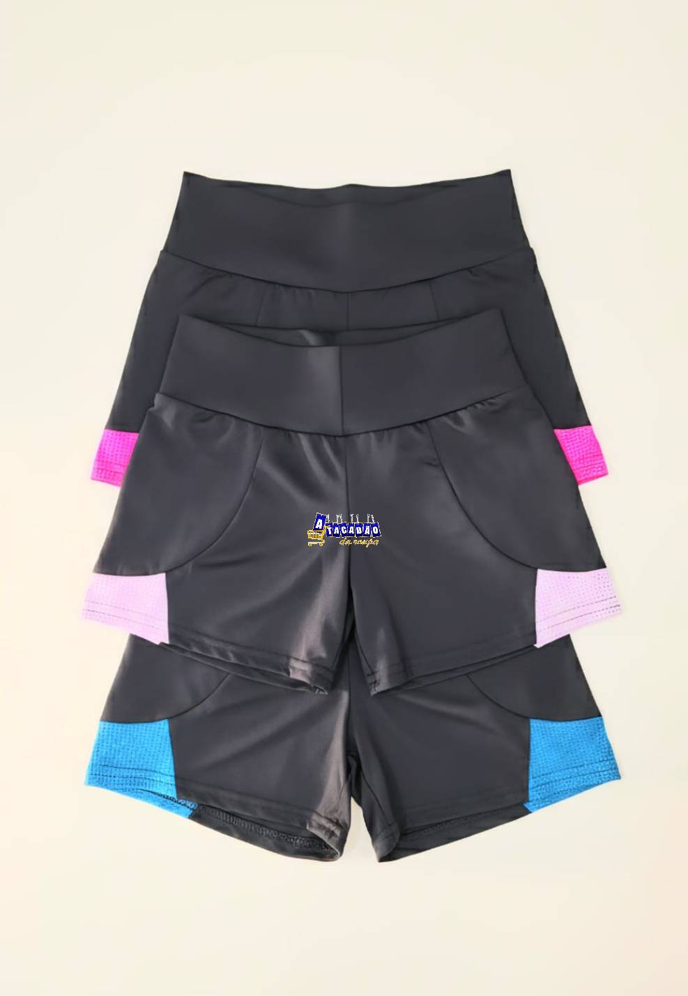 Short Curto Fitness Liso com Detalhes Short Curto Fitness Liso com Detalhes